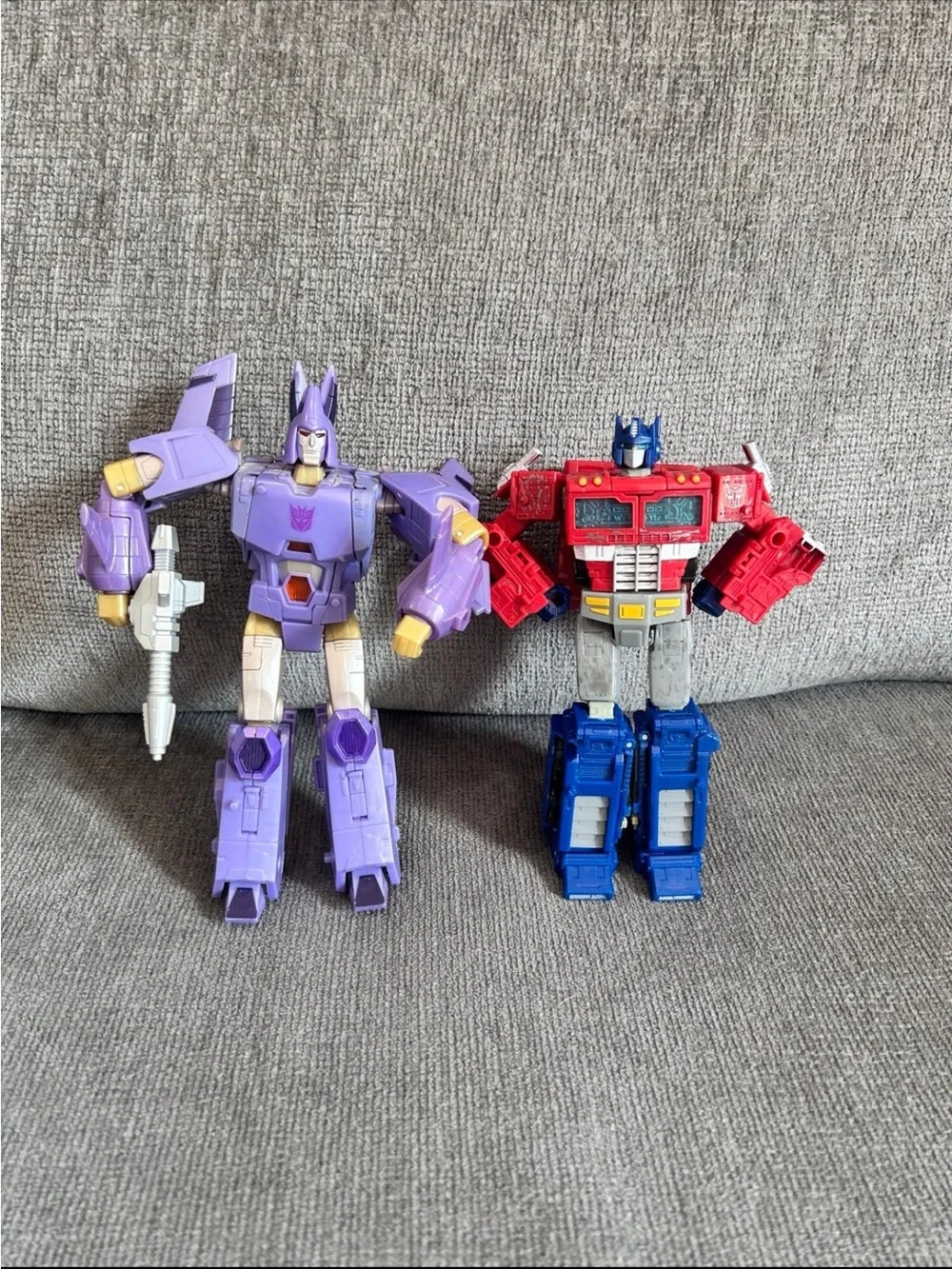 Transformers Kingdom Cyclonus And Optimus Prime